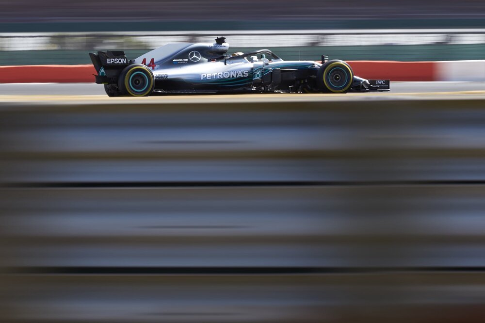 Grande rimonta per Lewis Hamilton nel GP di Silverstone