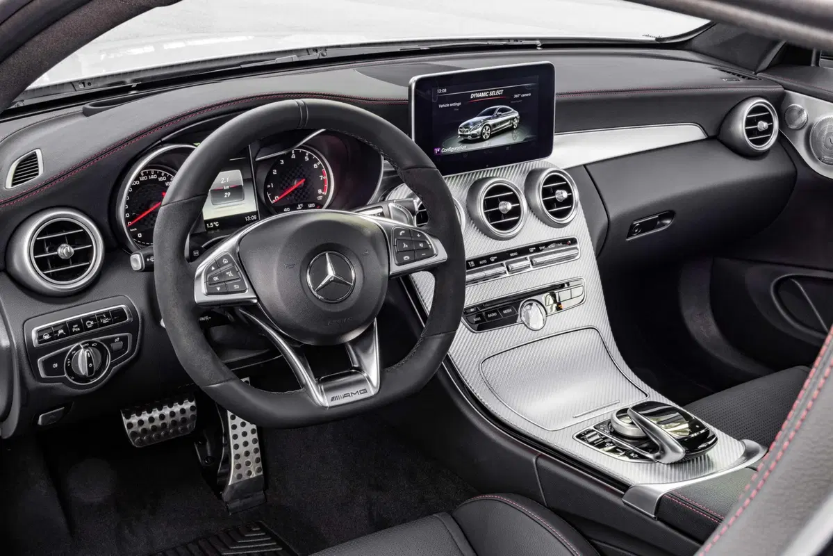 Mercedes-AMG C43 Coupé: la “baby supercar” con il V6 (4)