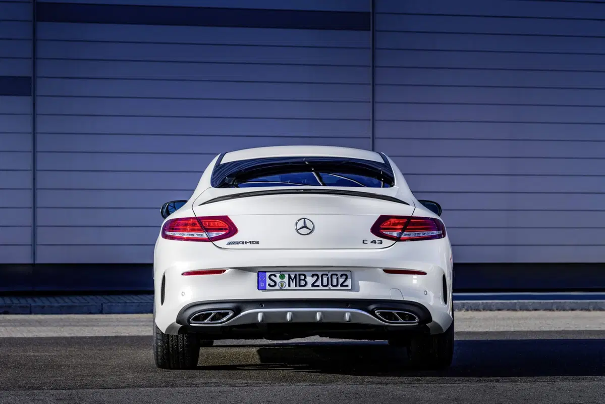 Mercedes-AMG C43 Coupé: la “baby supercar” con il V6 (6)