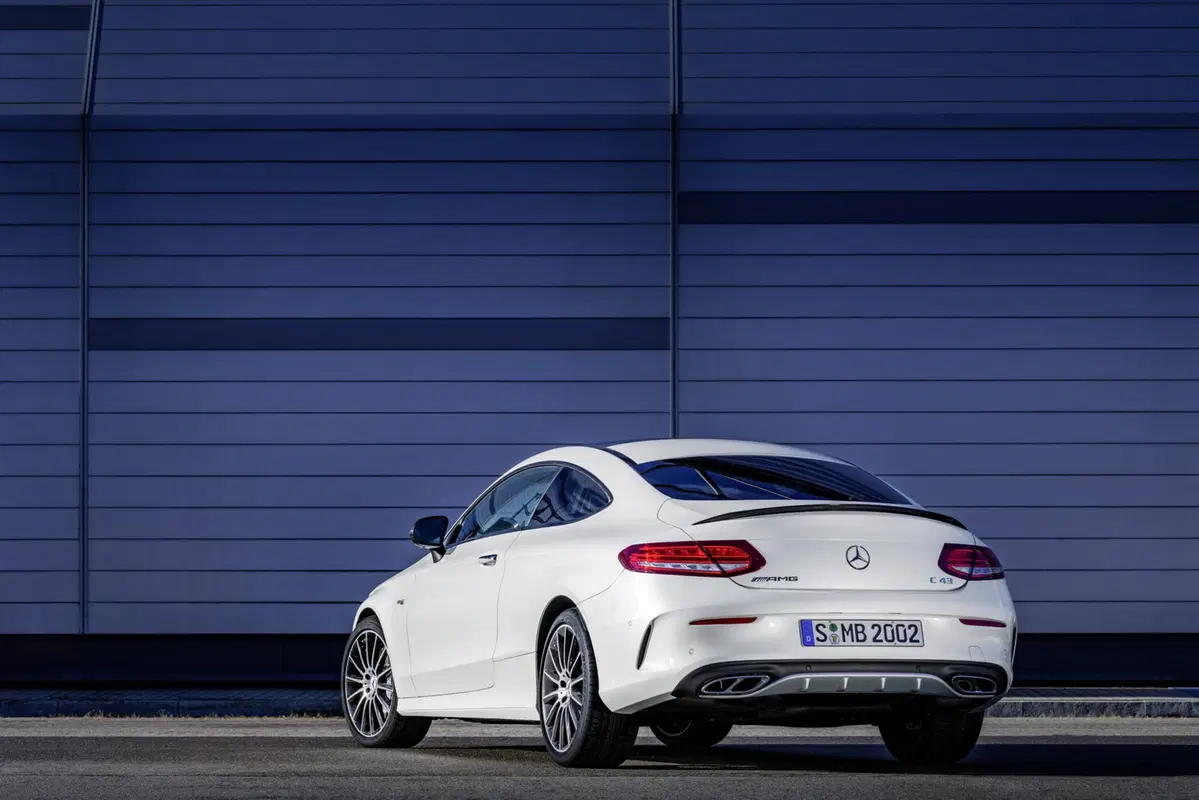 Mercedes-AMG C43 Coupé: la “baby supercar” con il V6 (7)