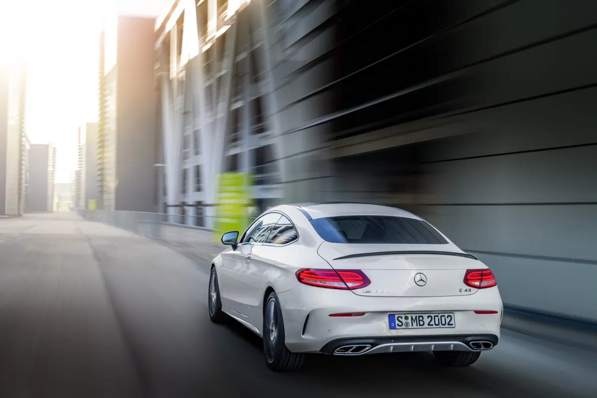 Mercedes-AMG C43 Coupé: la “baby supercar” con il V6 (9)