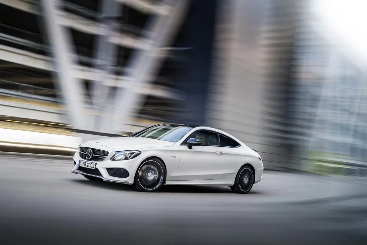Mercedes-AMG C43 Coupé: la “baby supercar” con il V6 (10)