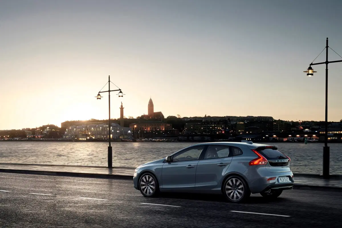 Volvo V40 restyling, sguardo a martello di Thor (8)