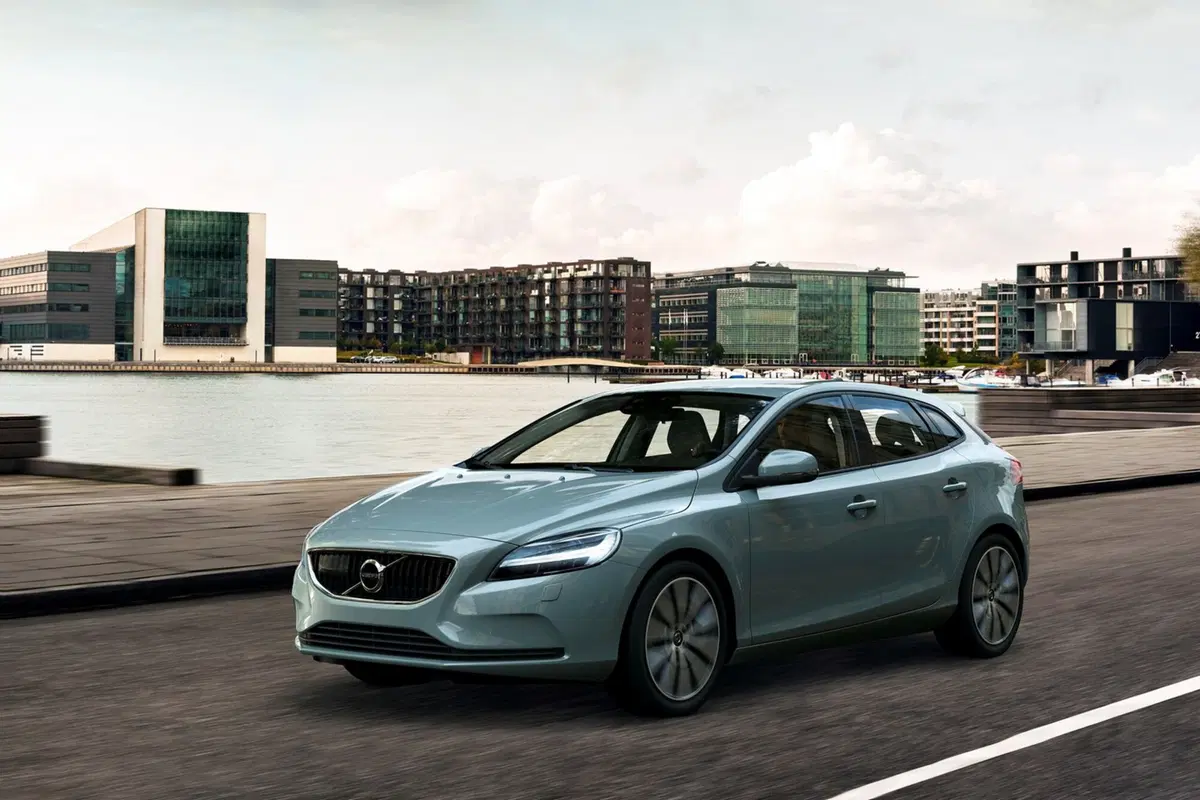 Volvo V40 restyling, sguardo a martello di Thor (2)