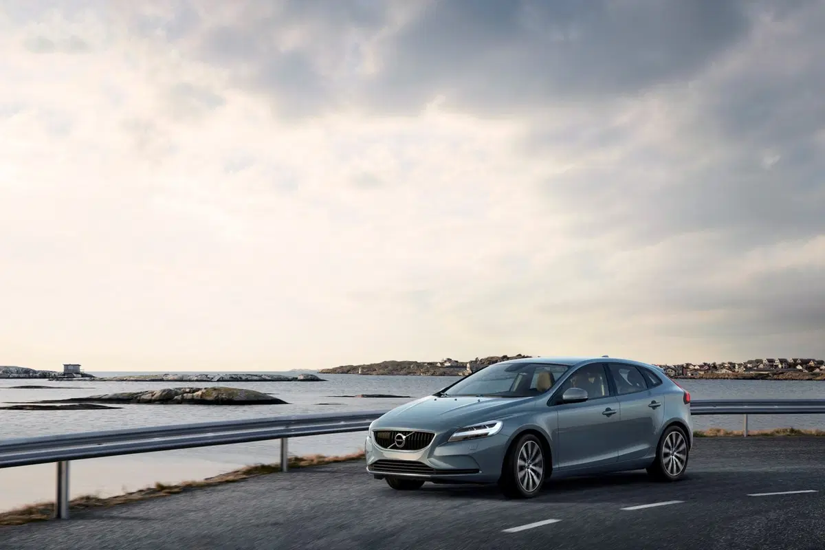 Volvo V40 restyling, sguardo a martello di Thor (3)