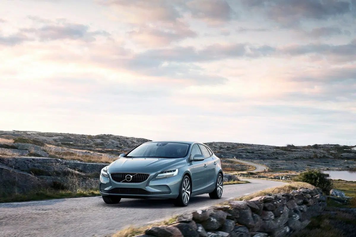 Volvo V40 restyling, sguardo a martello di Thor (4)
