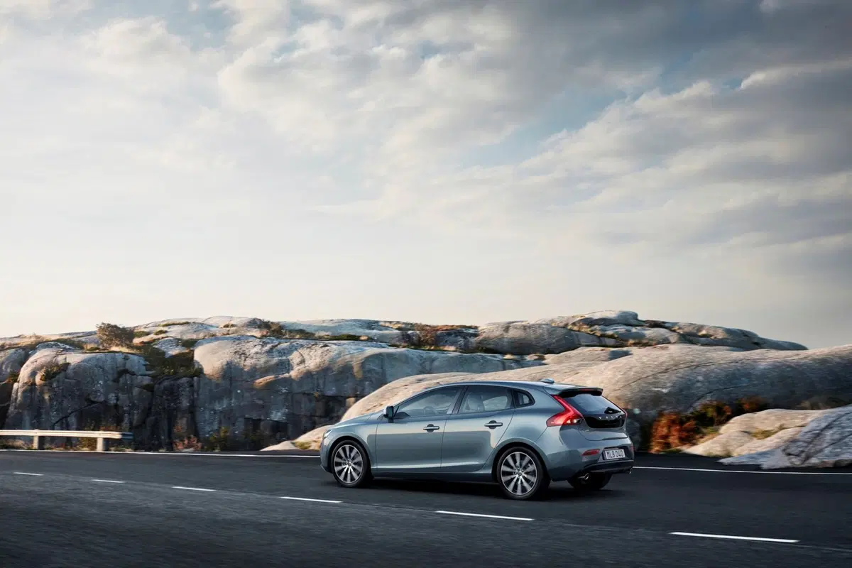 Volvo V40 restyling, sguardo a martello di Thor (5)