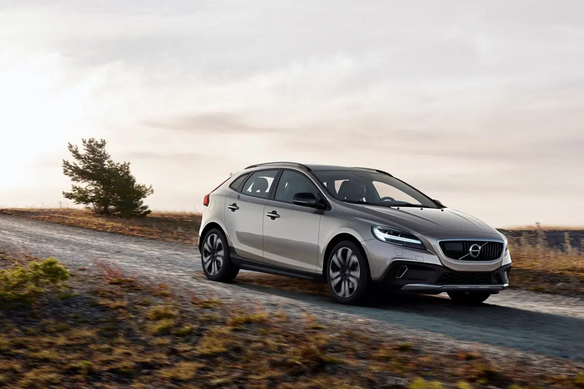 Volvo V40 restyling, sguardo a martello di Thor (13)