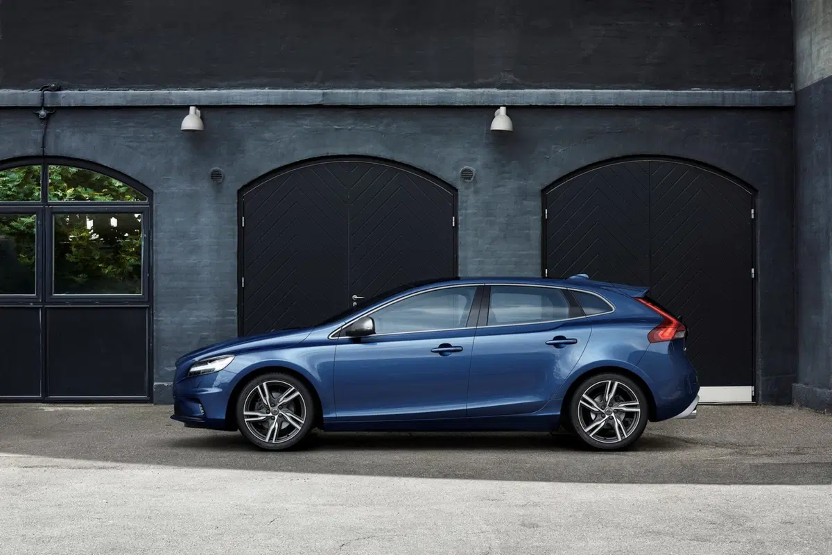 Volvo V40 restyling, sguardo a martello di Thor (11)