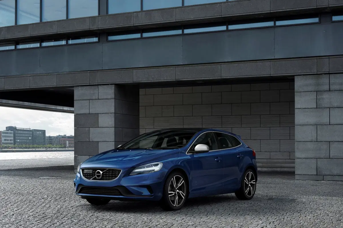 Volvo V40 restyling, sguardo a martello di Thor (12)