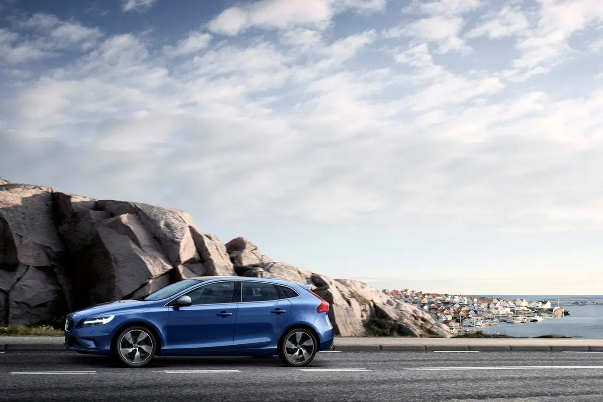 Volvo V40 restyling, sguardo a martello di Thor (14)