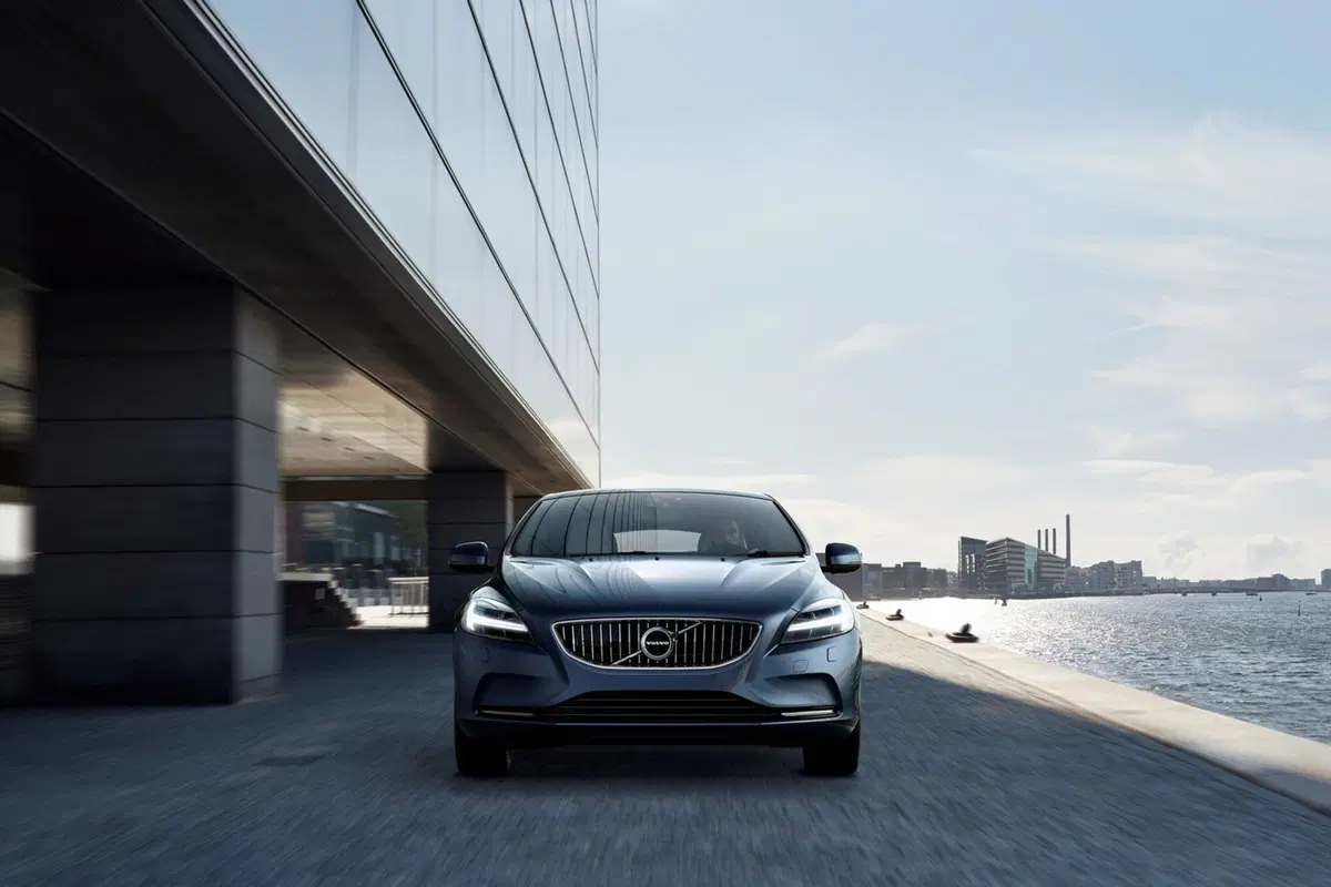 Volvo V40 restyling, sguardo a martello di Thor (17)