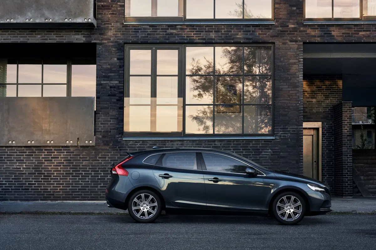 Volvo V40 restyling, sguardo a martello di Thor (18)