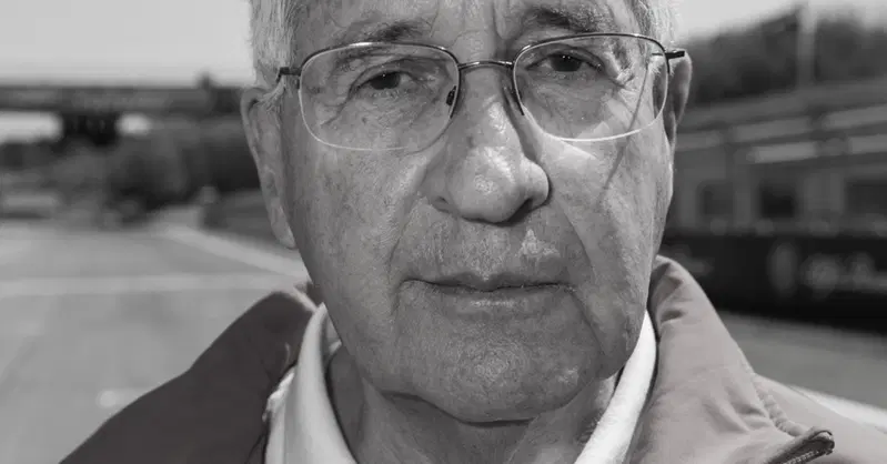 Andrea de Adamich, oggi, nella "sua" Varano de' Melegari. Foto: Giorgio Serinelli