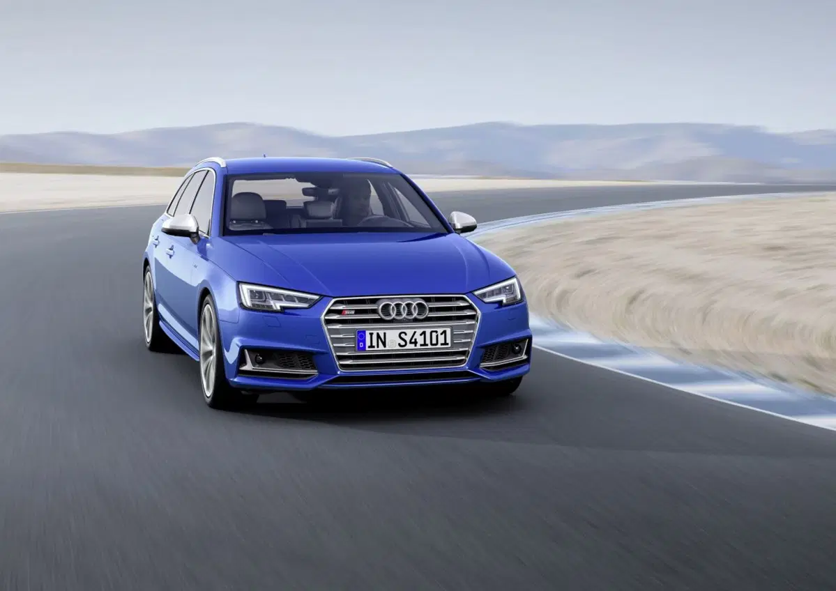 Nuova Audi S4 ed S4 Avant, la A4 al top