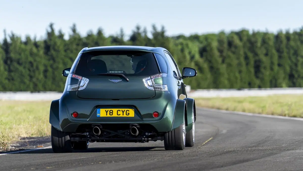 Aston Martin Cygnet V8, la citycar da 430 CV (2)
