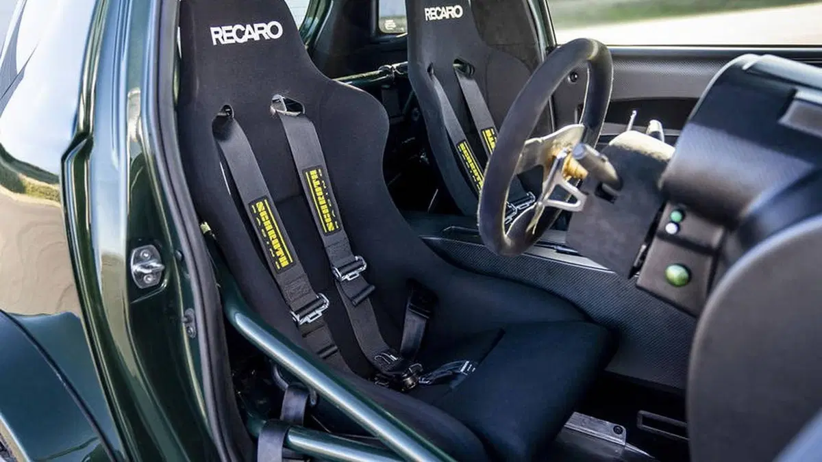 Aston Martin Cygnet V8, la citycar da 430 CV (4)
