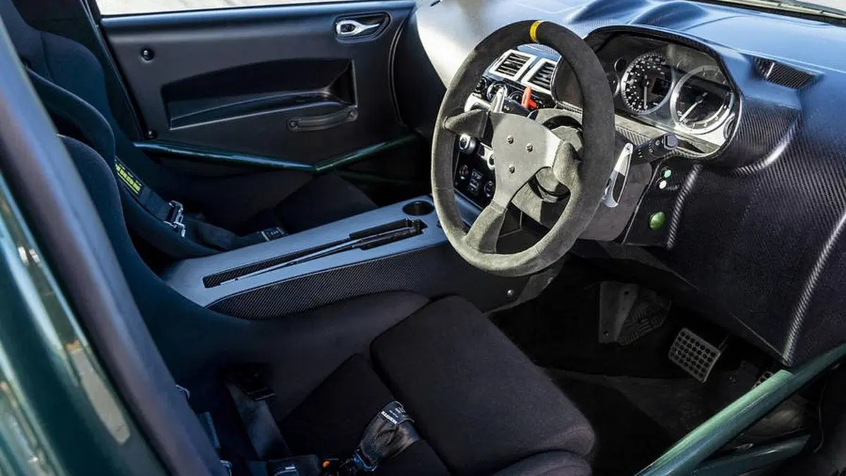 Aston Martin Cygnet V8, la citycar da 430 CV (3)