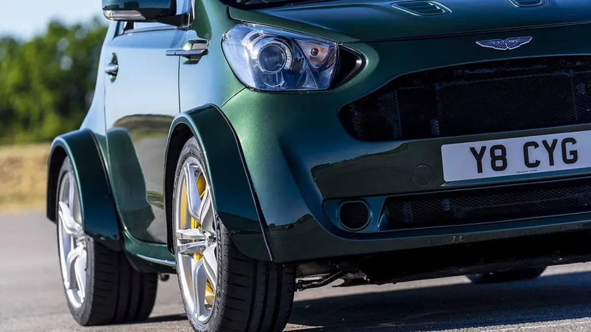 Aston Martin Cygnet V8, la citycar da 430 CV (5)