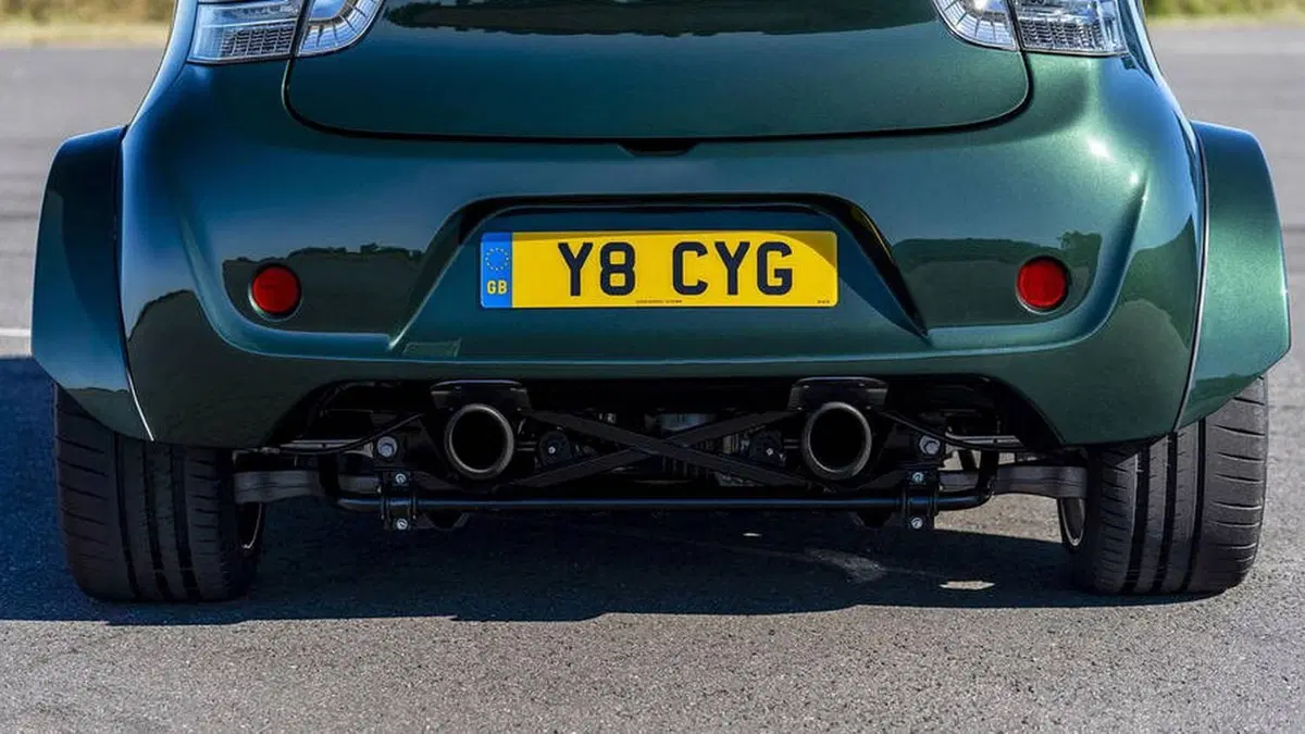 Aston Martin Cygnet V8, la citycar da 430 CV (8)