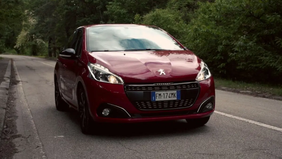 Peugeot 208 Black Line, 1.200 esemplari per l'Italia (2)