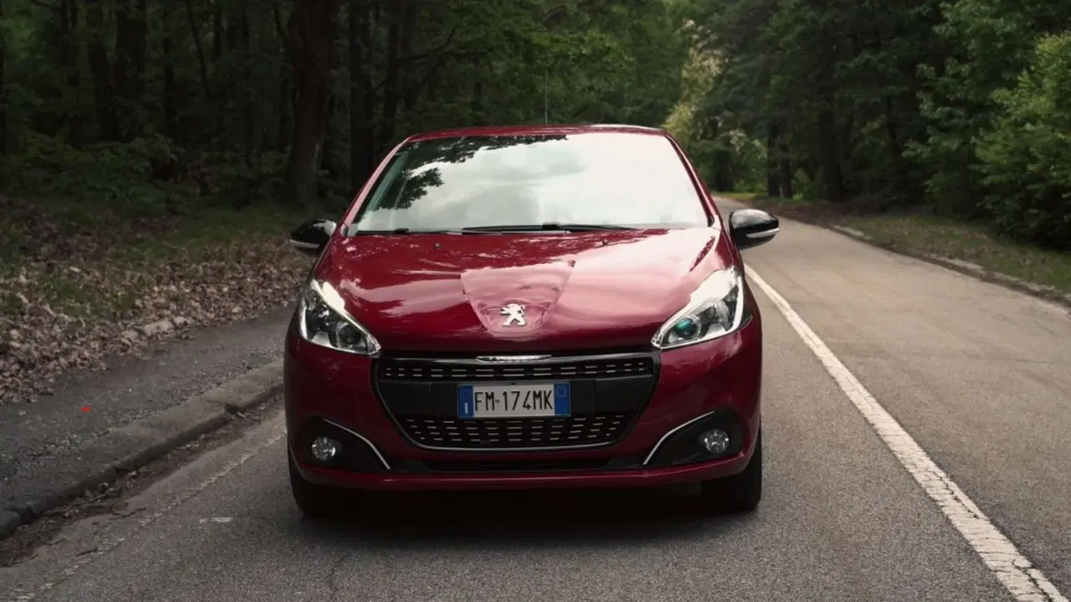 Peugeot 208 Black Line, 1.200 esemplari per l'Italia (3)