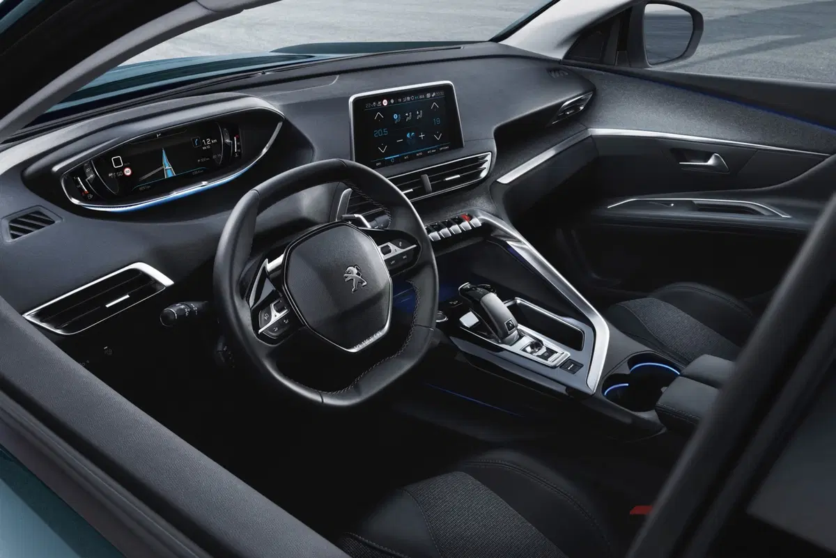 Peugeot 5008: nuovi motori Euro6.2 a braccetto dell’EAT8 (9)