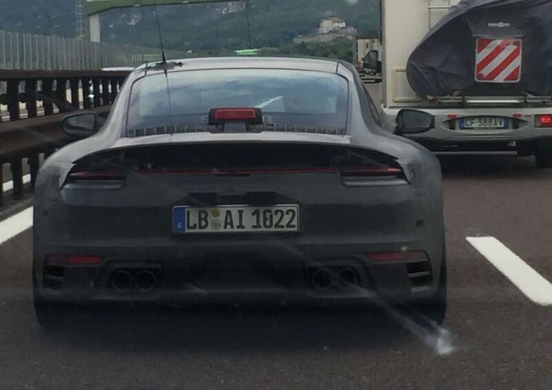 Porsche 911 992, vista da vicino 