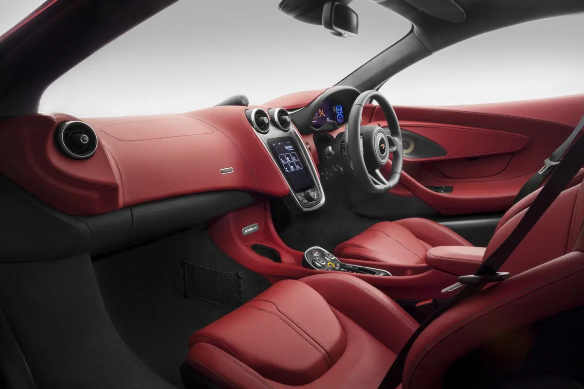 McLaren 570GT, più spazio e comfort (7)
