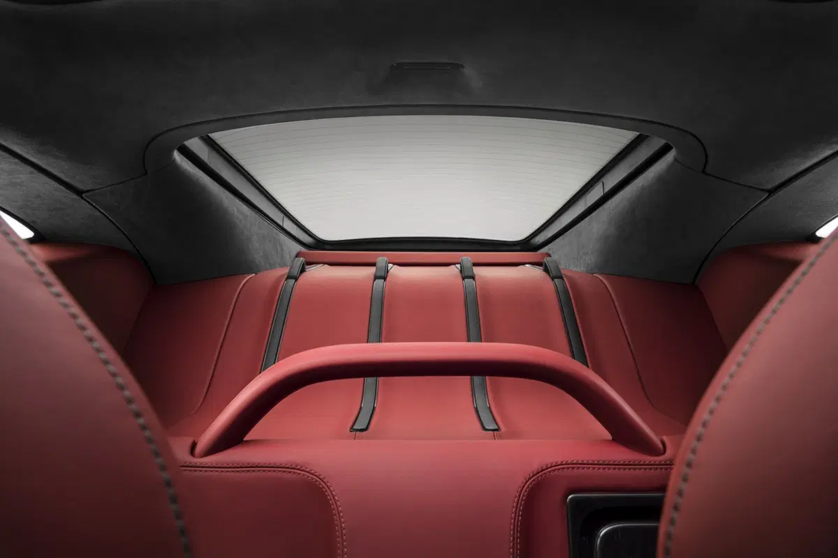 McLaren 570GT, più spazio e comfort (8)