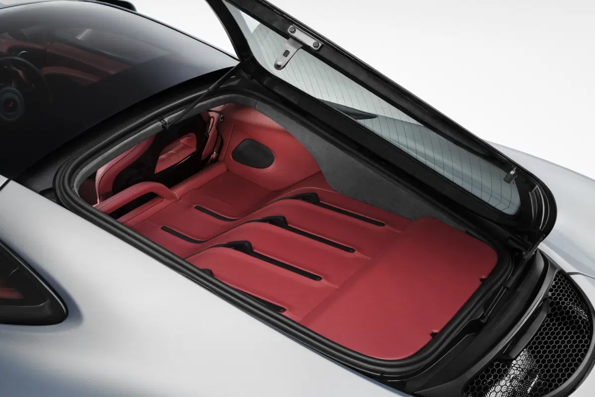 McLaren 570GT, più spazio e comfort (9)