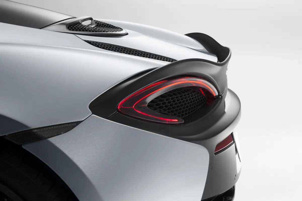 McLaren 570GT, più spazio e comfort (12)