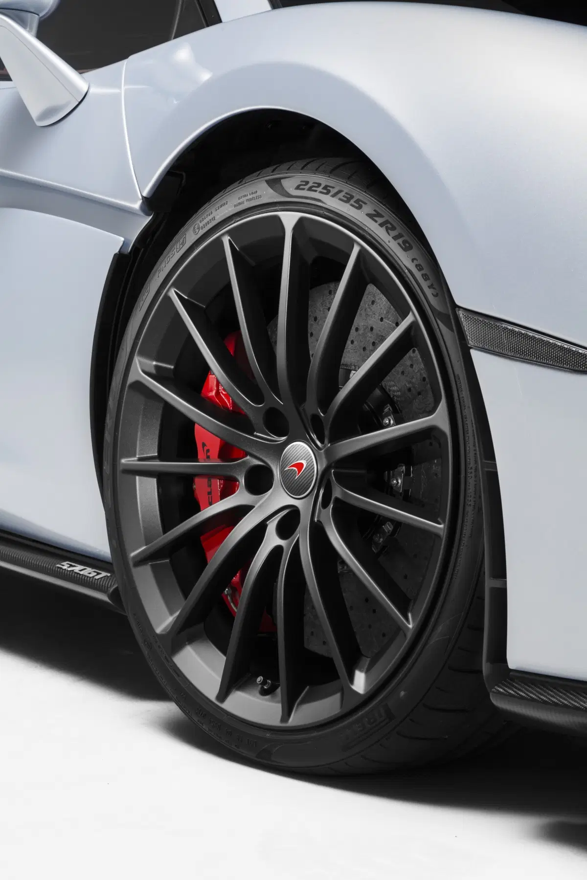 McLaren 570GT, più spazio e comfort (16)