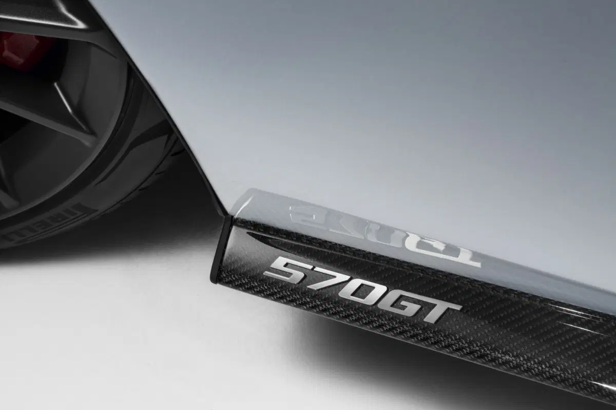 McLaren 570GT, più spazio e comfort (17)