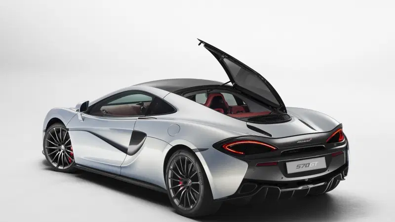 McLaren 570GT, pi&ugrave; spazio e comfort