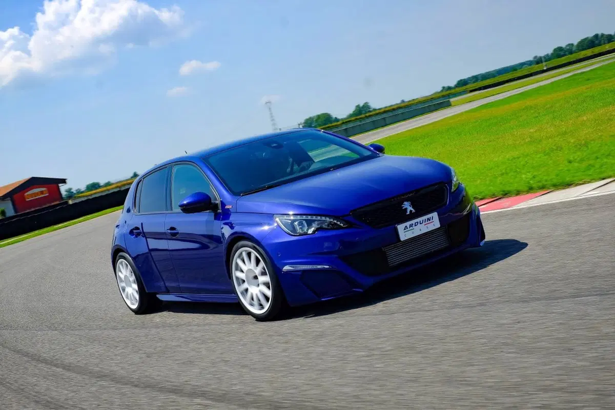 Peugeot 308 by Arduini Corse, racing stradale all'italiana (7)