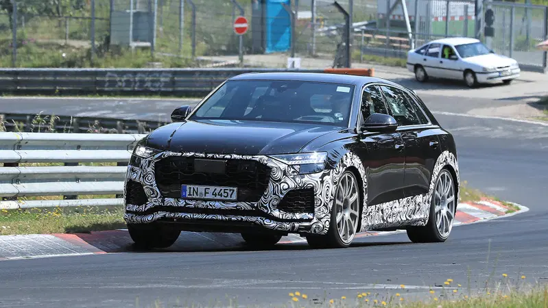 Audi RS Q8, le foto spia