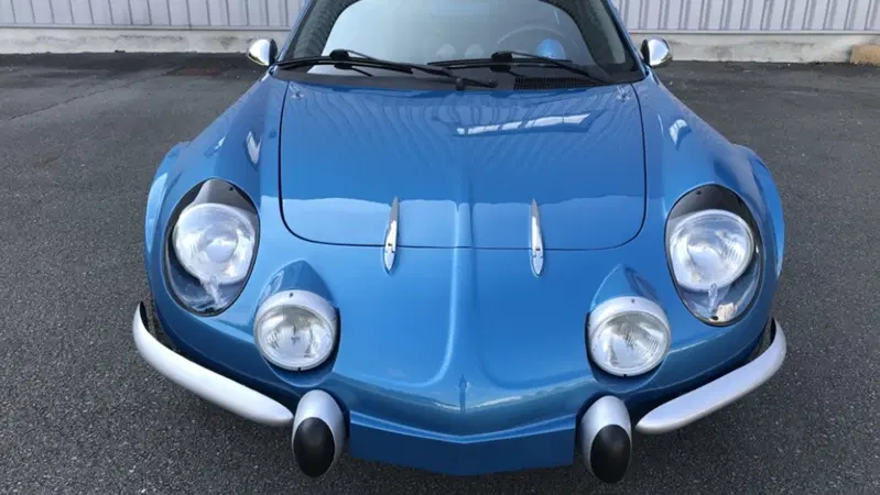 Smarlinette: un po' Alpine A110, un po' Smart Roadster