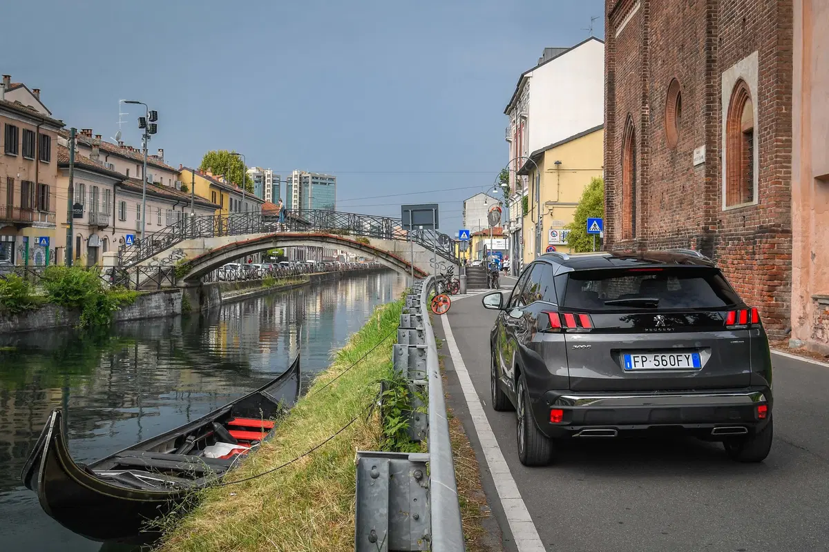 Novità Peugeot 3008, Cambio EAT8 sulle motorizzazioni Euro6.2 (6)