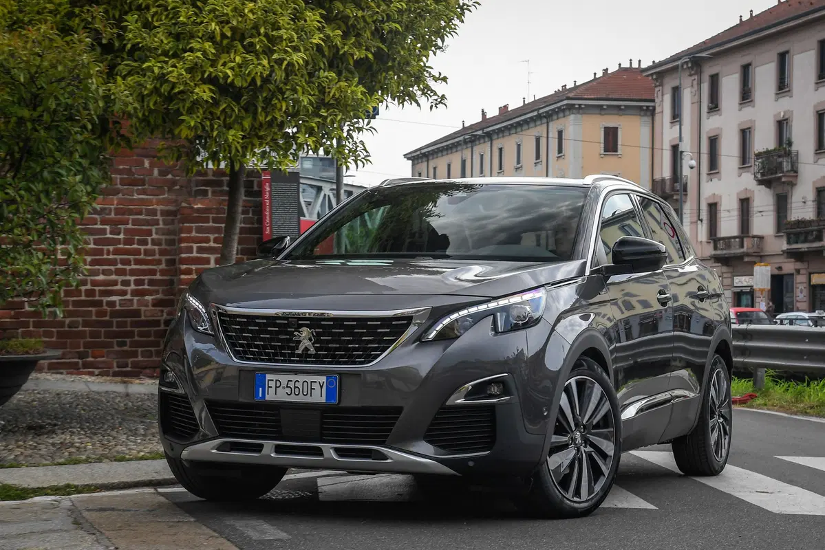 Novità Peugeot 3008, Cambio EAT8 sulle motorizzazioni Euro6.2 (8)