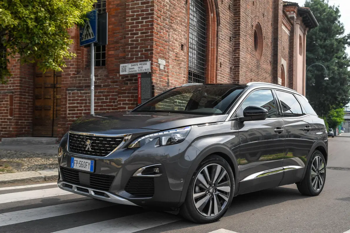 Novità Peugeot 3008, Cambio EAT8 sulle motorizzazioni Euro6.2 (12)