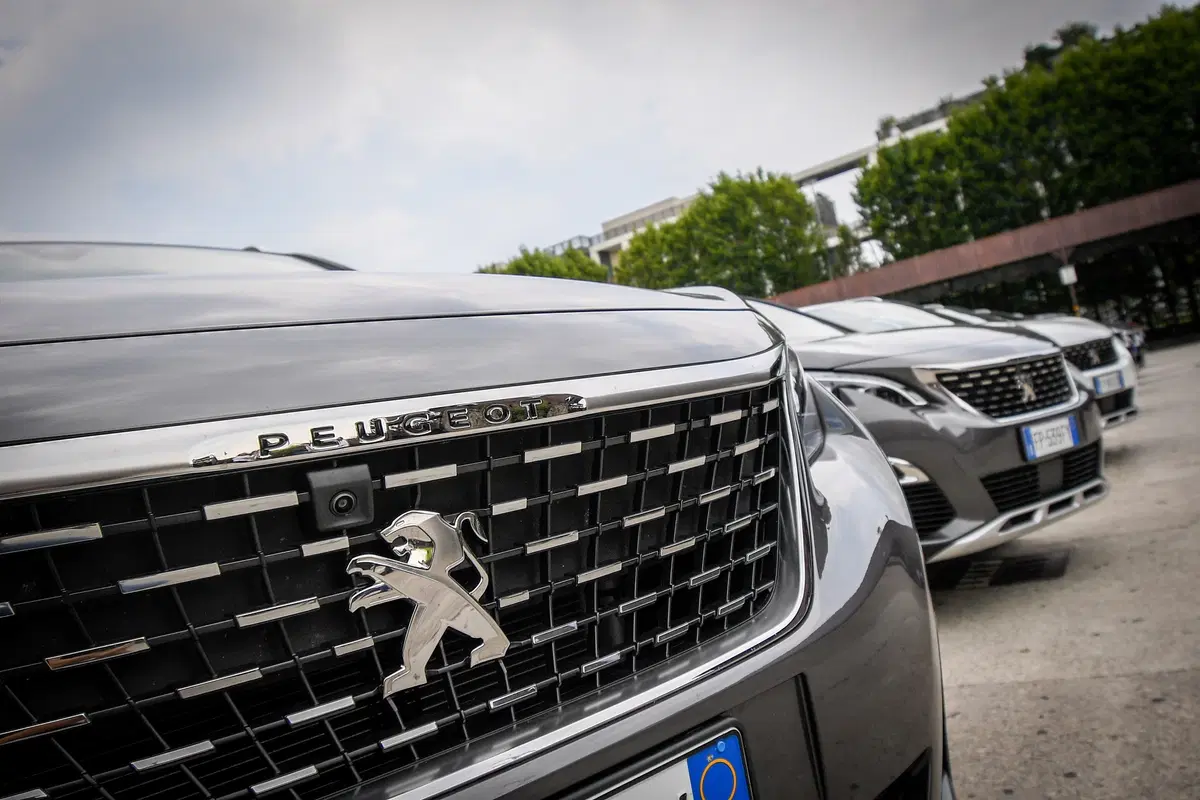 Novità Peugeot 3008, Cambio EAT8 sulle motorizzazioni Euro6.2 (14)
