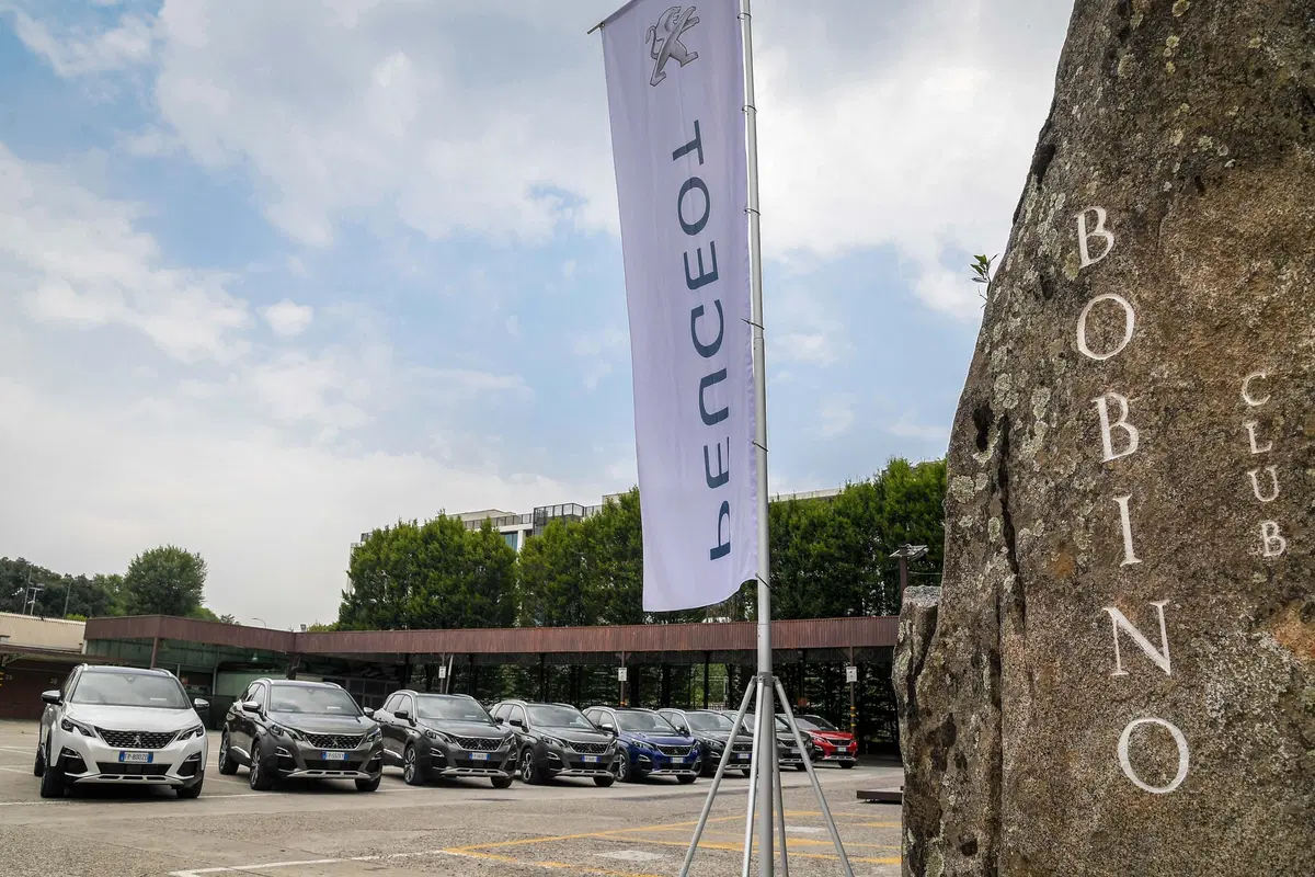 Novità Peugeot 3008, Cambio EAT8 sulle motorizzazioni Euro6.2 (15)