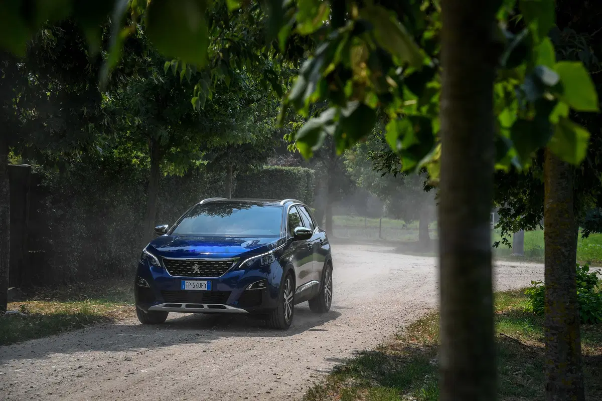 Novità Peugeot 3008, Cambio EAT8 sulle motorizzazioni Euro6.2 (19)