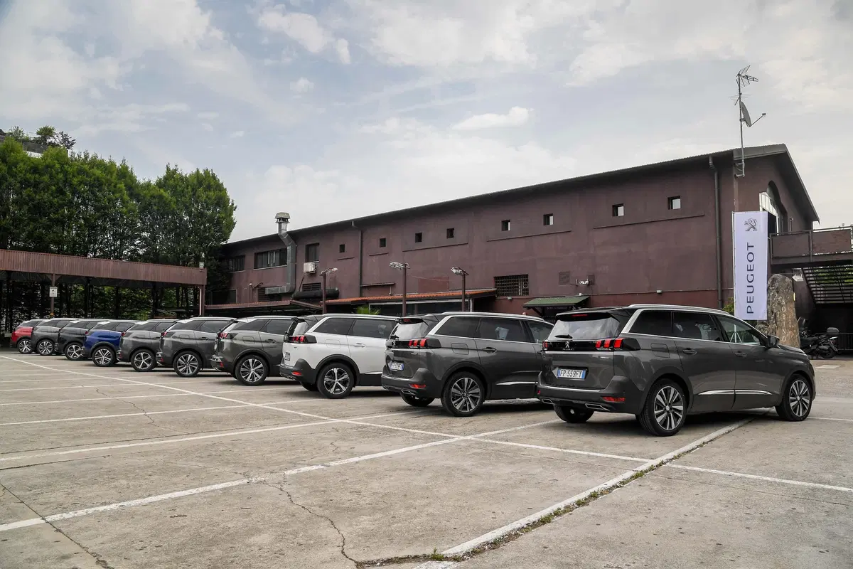 Novità Peugeot 3008, Cambio EAT8 sulle motorizzazioni Euro6.2 (20)