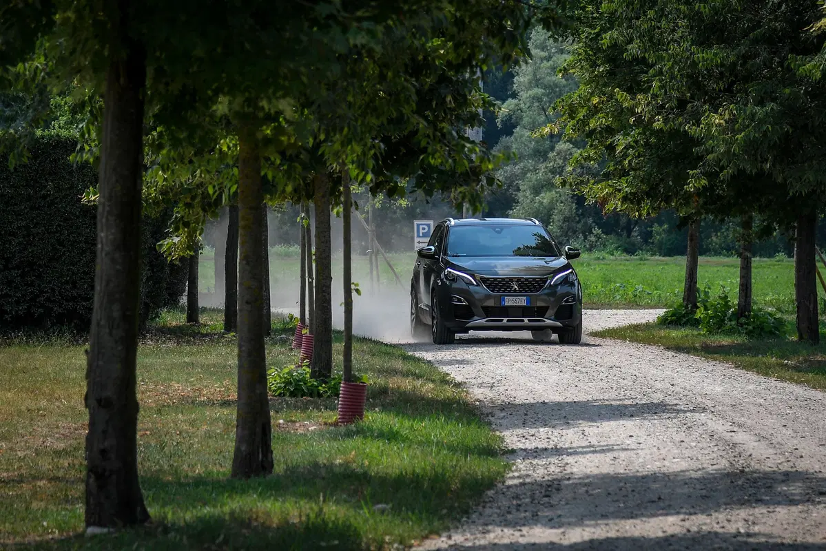 Novità Peugeot 3008, Cambio EAT8 sulle motorizzazioni Euro6.2 (21)