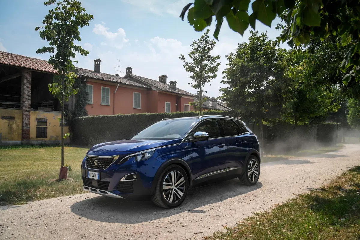 Novità Peugeot 3008, Cambio EAT8 sulle motorizzazioni Euro6.2 (22)