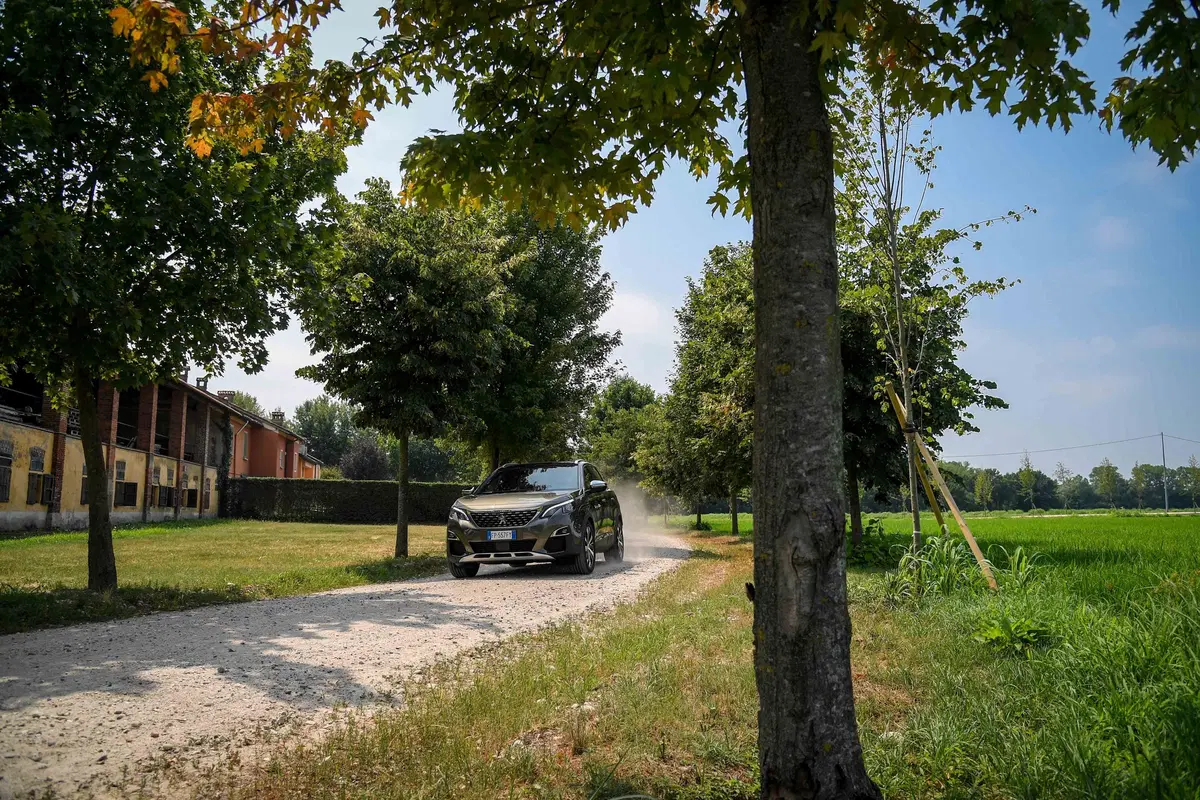 Novità Peugeot 3008, Cambio EAT8 sulle motorizzazioni Euro6.2 (23)