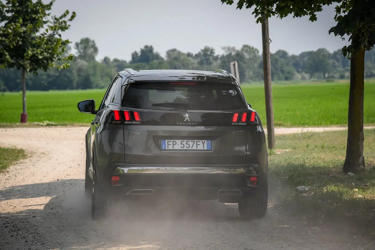 Novità Peugeot 3008, Cambio EAT8 sulle motorizzazioni Euro6.2 (25)