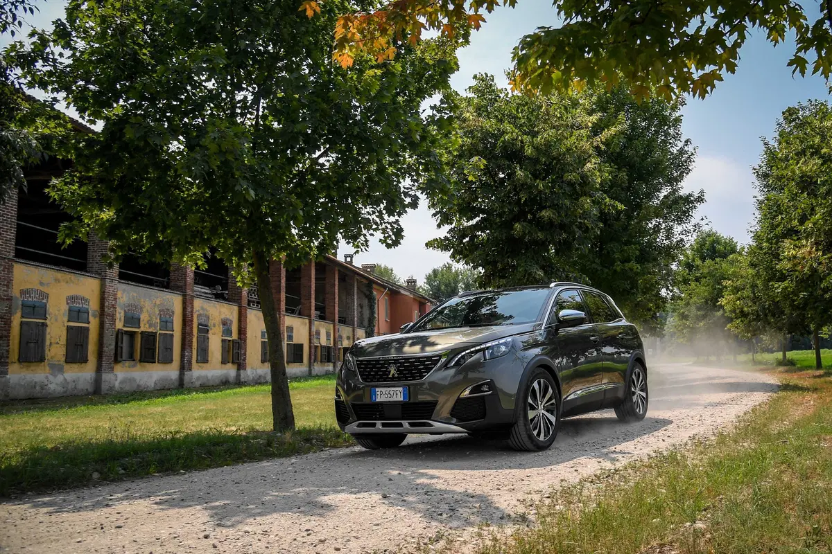 Novità Peugeot 3008, Cambio EAT8 sulle motorizzazioni Euro6.2 (26)